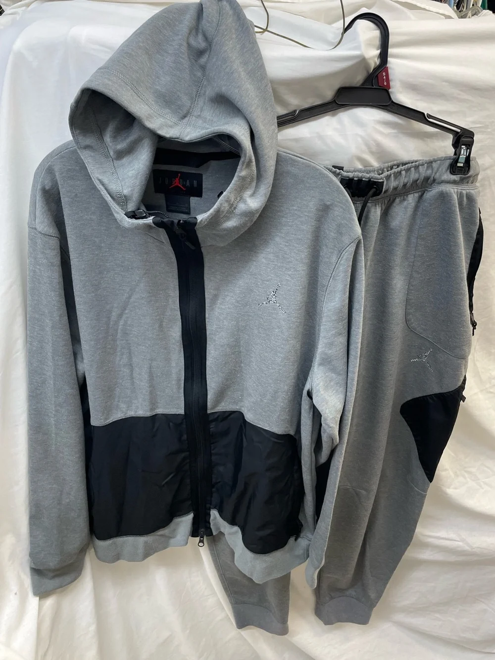 Jordan Men’s Grey & Black Hooded Jacket and Sweatpants Set sz xl